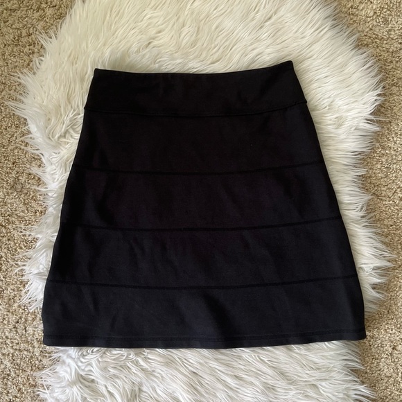 {Athleta} Strata Ponte Knit A-line Skirt in Black - Women's XS - Picture 5 of 9